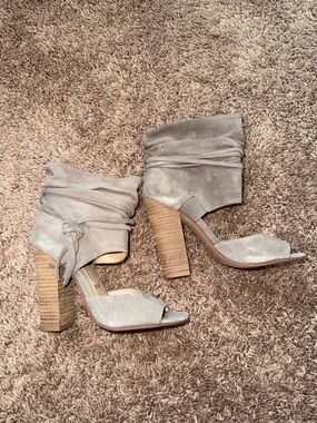 Kristin Cavallari Chinese Laundry Gray Suede Open-Toe Ankle Wrap Block Heels